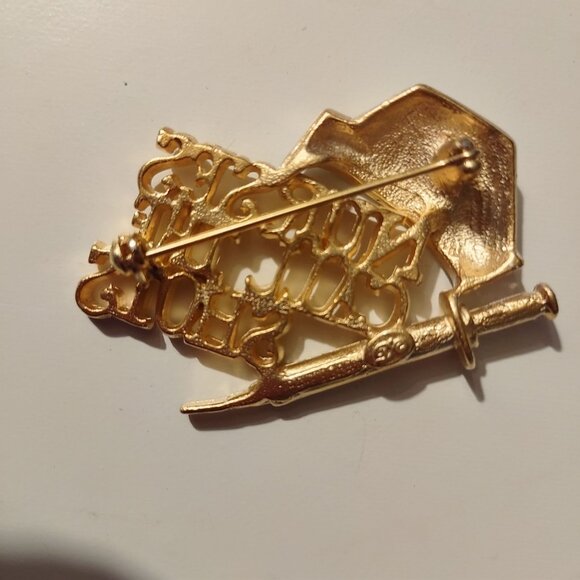 Nursing Themed Pin Set With Cute Designs & Gold-Tone Brooch-LIKE NEW - Picture 4 of 7